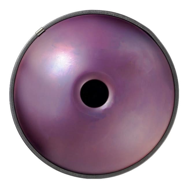 Mains jouant le handpan bleu signature