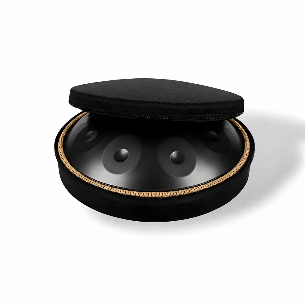 Handpan débutant posé sur les genoux, première note